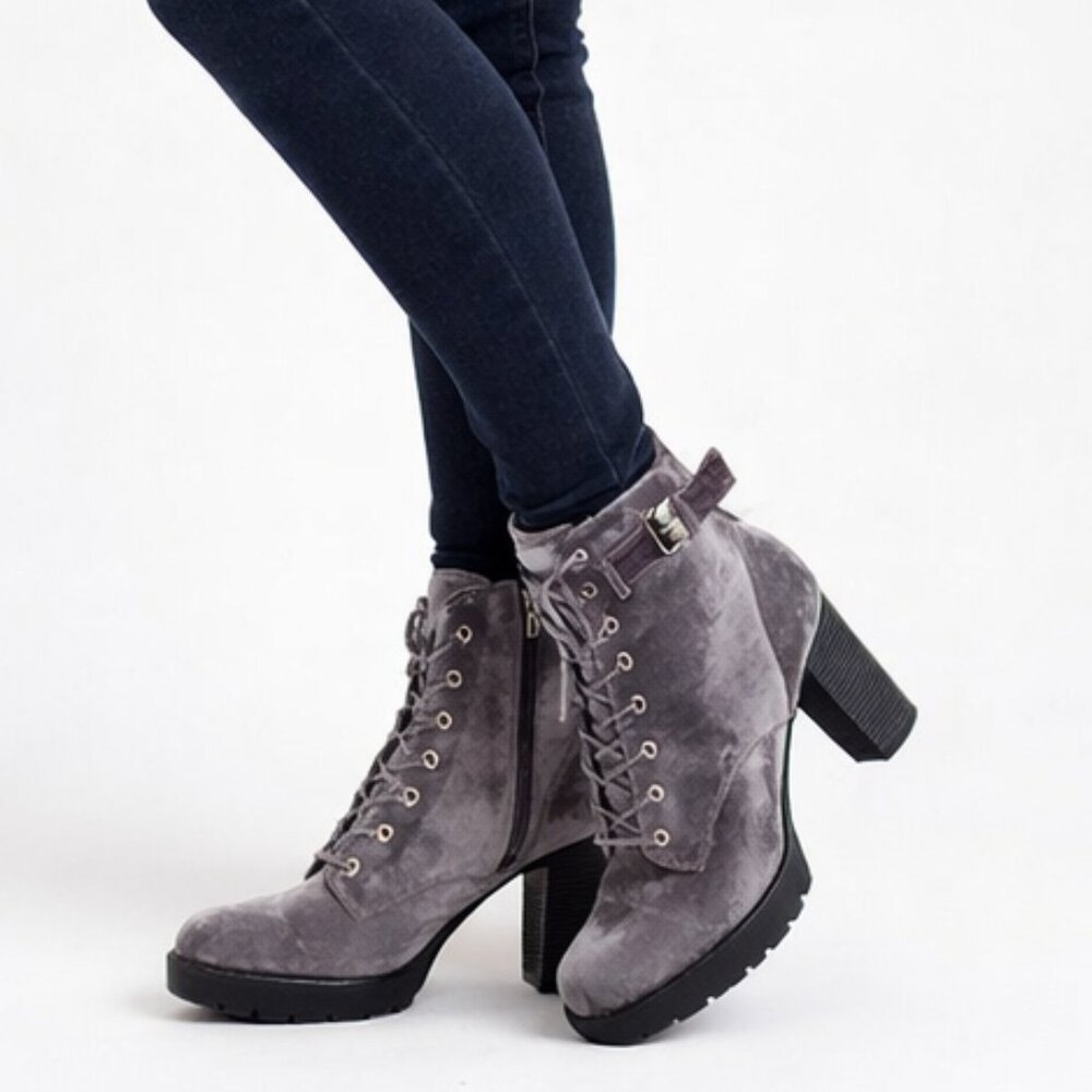 Madden Girl Jitter Grey Velvet Lace Up Platform Boots Chunky Block Heel Size 7.5